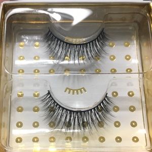 Battington Monroe silk lashes NIB